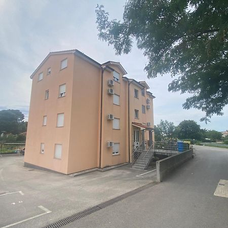 Apartment Noel Fažana Exteriör bild